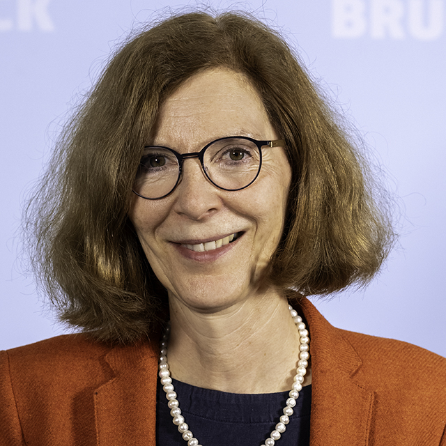 Dr. MartinaZabernig 