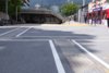 Ein Leitsystem mit Rillen vor der Universitäts- und Landesbibliothek Tirol